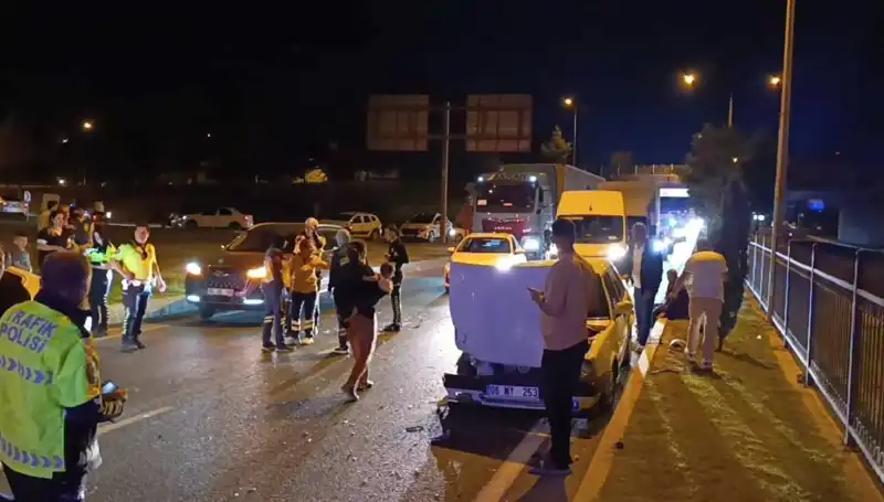 Otoyolda Geri Dönüş Yapan Araç Kazası: İki Çocuk İçin Hayati Tehlike