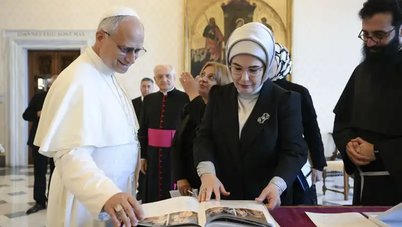 Emine Erdoğan ve Papa Leo, Gazze Üzerine Kritik Görüşme Gerçekleştirdi