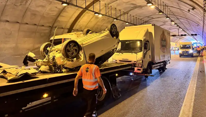 Kuzey Marmara Otoyolu'nda Otomobil ve Kamyonet Çarpıştı: 2 Yaralı