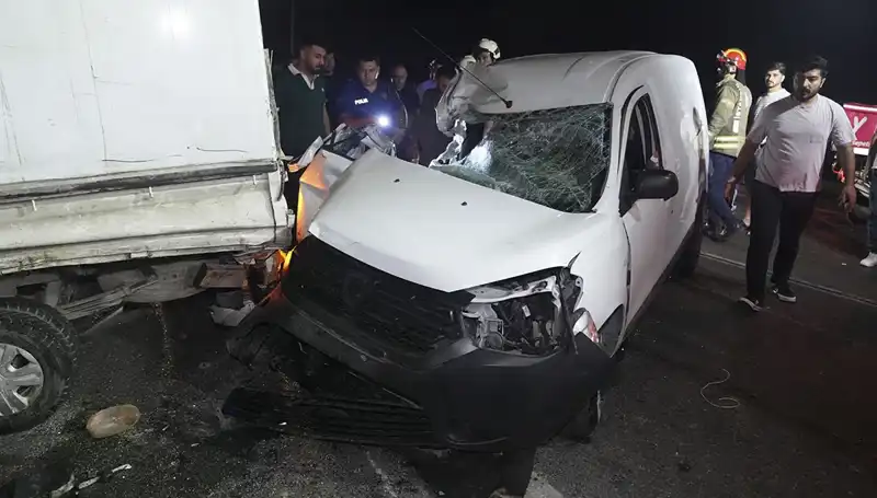 İstanbul’da Feci Kaza: 3 Yaralı, Olay Yeri Korku Dolu Anlara Tanıklık Etti