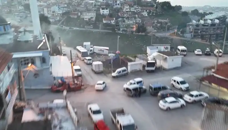 İzmir'de Tarihi Operasyon: 99 Gözaltı ile Sarsıcı Baskınlar Gerçekleşti