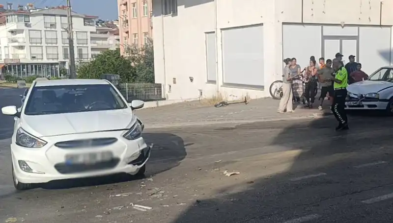 Antalya’da İki Otomobil Çarpıştı: Kaza Sonrası Yaralılar Hastaneye Kaldırıldı