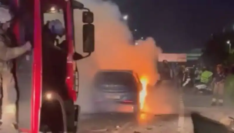 Otoyolda Bariyerlere Çarpan Araç Alev Alev Yandı: Kazanın Sebepleri Neler?