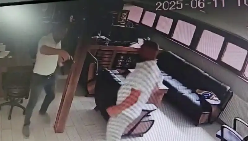 Alacak Verecek Meselesi Kanlı Bir Davaya Dönüştü: Kalfa İş Adamını Hayatından Etti