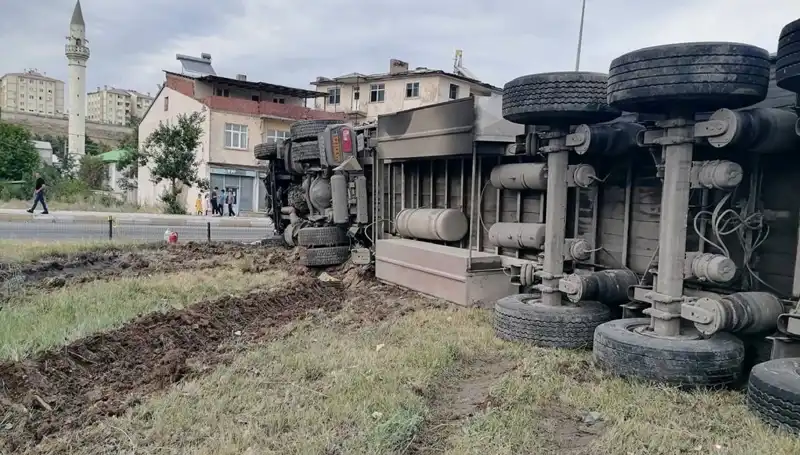 Freni Boşalan TIR, Erzurum'da Dehşet Saçtı: Olayın Ayrıntıları Şok Edici