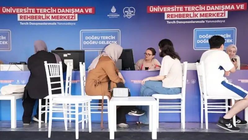 İstanbul'da 24 Noktada İBB Tercih Danışma ve Rehberlik Merkezleri Hizmete Girdi