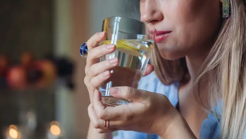 Aç Karnına 1 Litre Su İçmenin Hayatınıza Etkisi: Sağlıkta Devrim