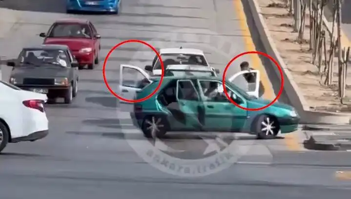 Trafikte Bıçaklı İki Kişi Gözaltına Alındı: Olayın Ayrıntıları
