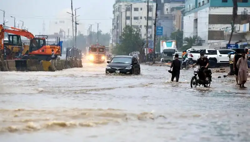 Pakistan'da Muson Yağmurları Felaketi: Ölü Sayısı 785'e Yükseldi, Yaralar Sarılıyor