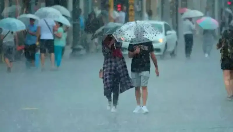 Meteorolojiden Korkutan Uyarı: Yangın Bölgelerinde Kuvvetli Rüzgar, İstanbul'da Sağanak Yağış