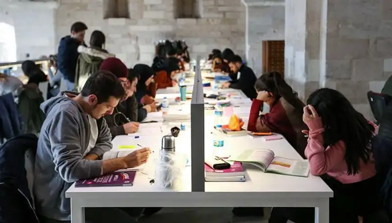 Üniversitelerin 2023-2024 Eğitim Yılı Başlangıç Tarihleri Belli Oldu