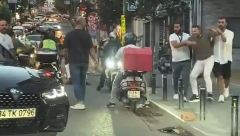 Nişantaşı’nda Trafik Kavgası: Sopalı Saldırı Dehşeti Kameralara Yansıdı