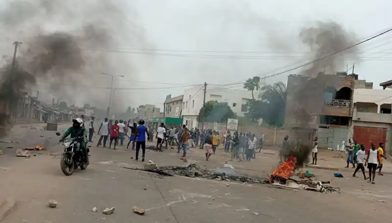 Togo'da Protestolar: Nehirlerden Yükselen İsyan ve Sır Perdesi