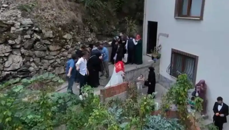 Düğün Galası Kanlı Bitti: Kurşunlar Havada Uçuştu