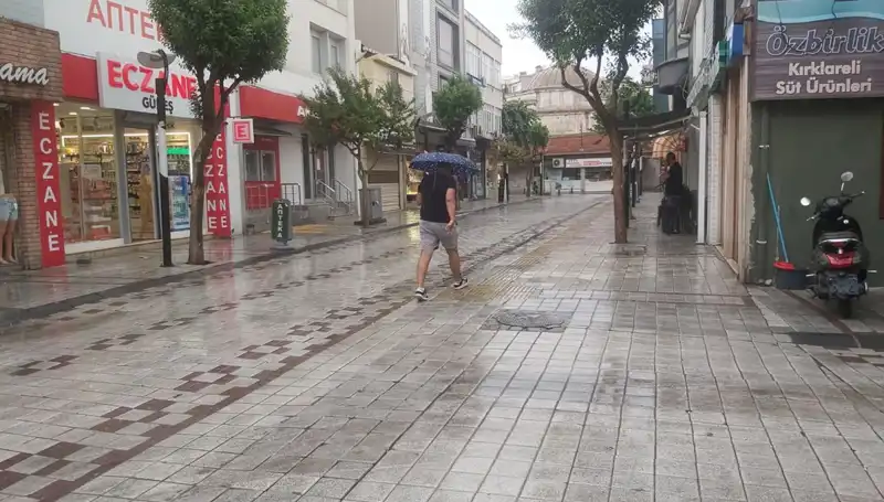 Kırklareli'de Sağanak Yağış Hayatı Olumsuz Etkiledi: Tarım Alanları Zarar Gördü