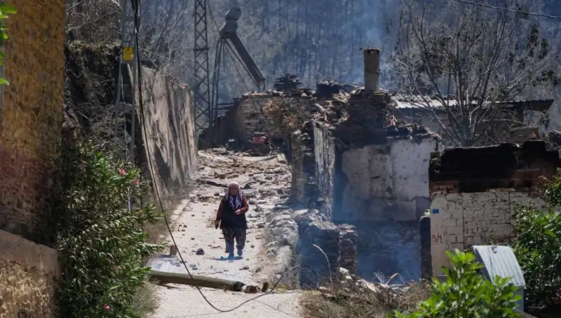 İzmir ve Bilecik’teki Yangınlar: 415 Bina Küle Döndü, Acı Bilanço Ortaya Çıktı